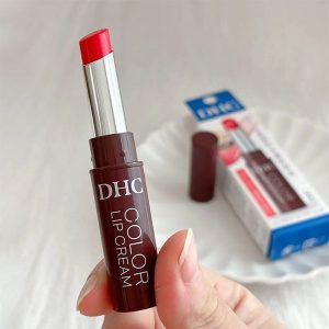 Màu son trong suốt với thành phần dưỡng ẩm và công thức làm đầy môi