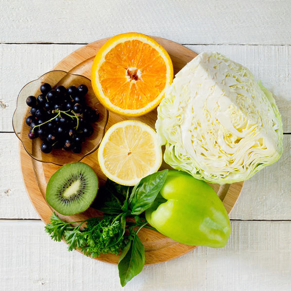 Rau củ và các loại trái cây là nguồn bổ sung vitamin C từ thiên nhiên