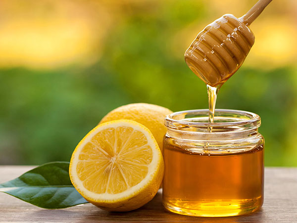 Uống nước chanh ngâm mật ong vừa thải độc vừa chống lão hóa và làm sáng da