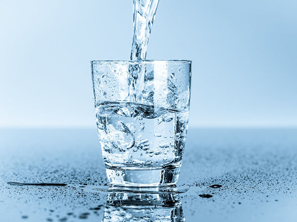 Nước cung cấp độ ẩm tự nhiên cho da