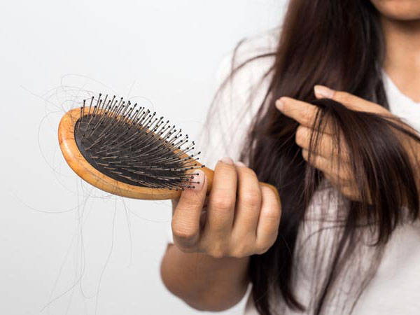 Tóc trở nên khô xơ khi bạn thiếu biotin và các chất như vitamin A, B6
