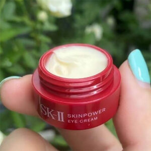 Kem mắt SK-II sử dụng hợp chất nước thần Pitera