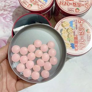 Dạng kẹo Papazeri gôm mềm, vị dâu dễ ăn, phù hợp với khẩu vị của trẻ nhỏ